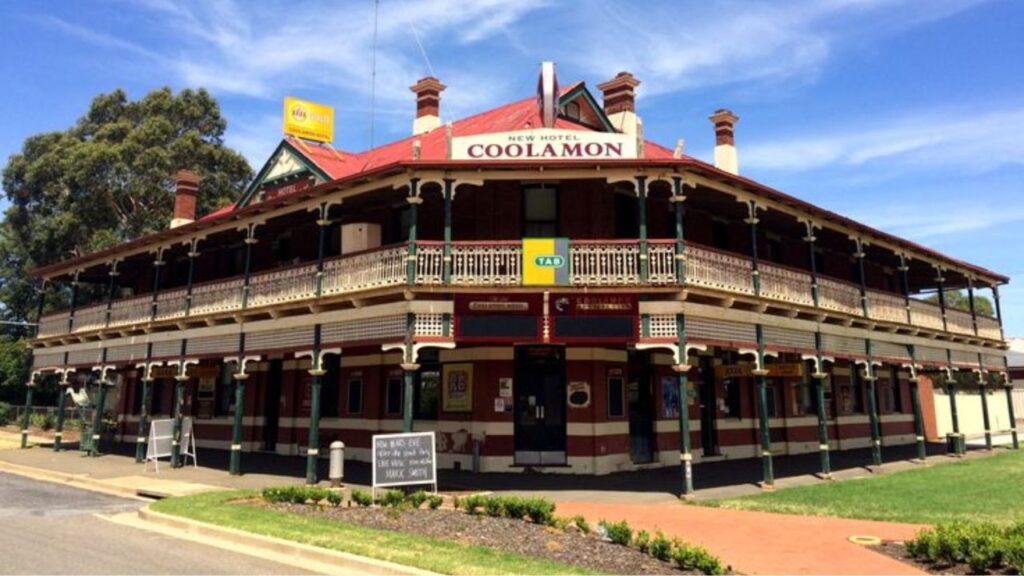 Aussie Hospitality at Classic Country Pubs